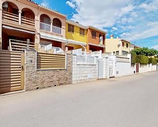 Vista exterior de Casa o xalet en venda en Benicasim / Benicàssim amb Aire condicionat, Terrassa i Piscina