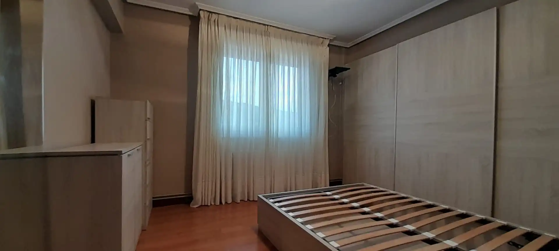 Habitación de Piso en venta en Basauri  con Calefacción, Amueblado y Horno