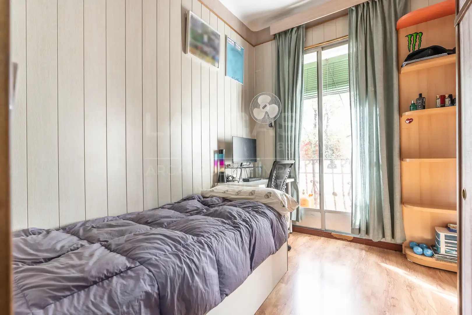 Habitación de Piso en venta en Madrid con Balcón