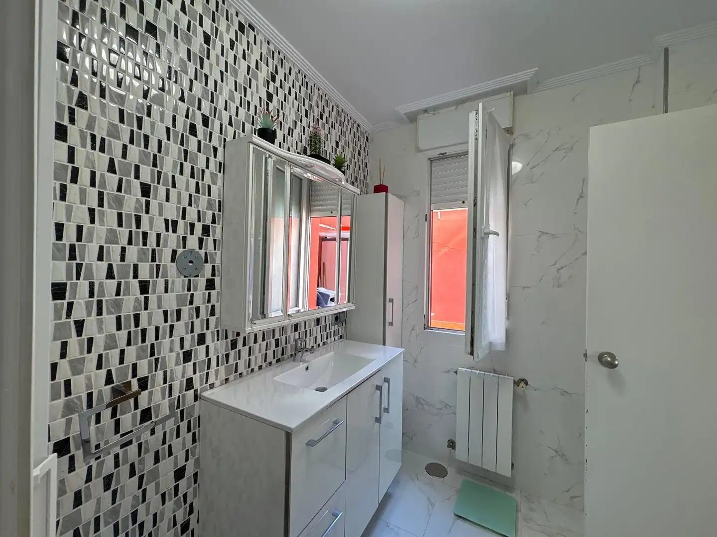 Appartamento con giardino in vendita a Calle de Acacio Gutiérrez 138, imagen 25