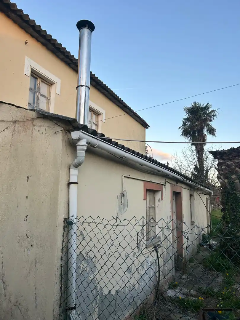 Vista exterior de Casa o xalet en venda en Bergondo amb Jardí privat