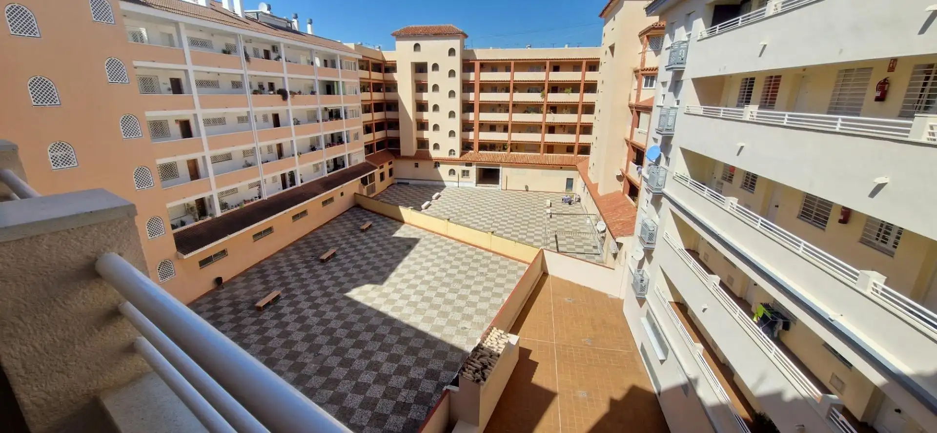 Vista exterior de Pis en venda en Fuengirola amb Terrassa
