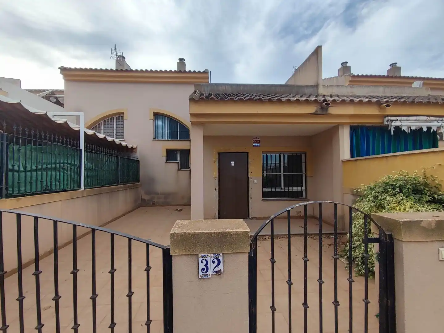Maison mitoyenne avec piscine à vendre à RIO GANGES 32