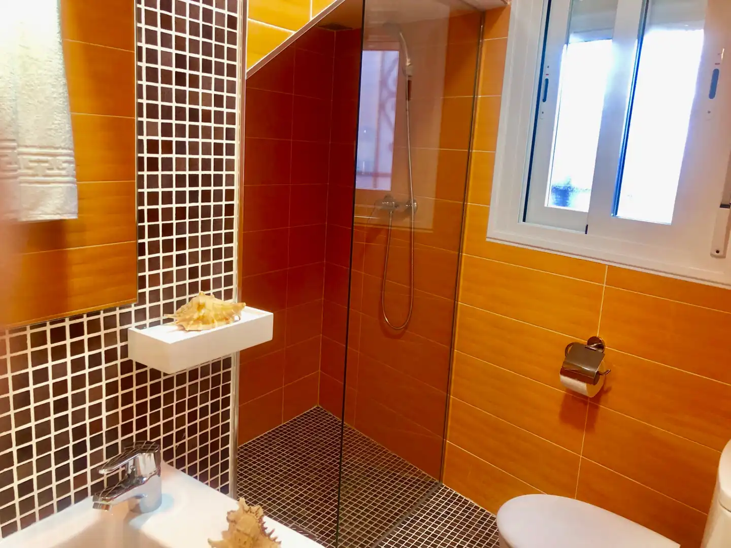 Bany de Apartament de lloguer en Trujillo amb Aire condicionat, Calefacció i Moblat