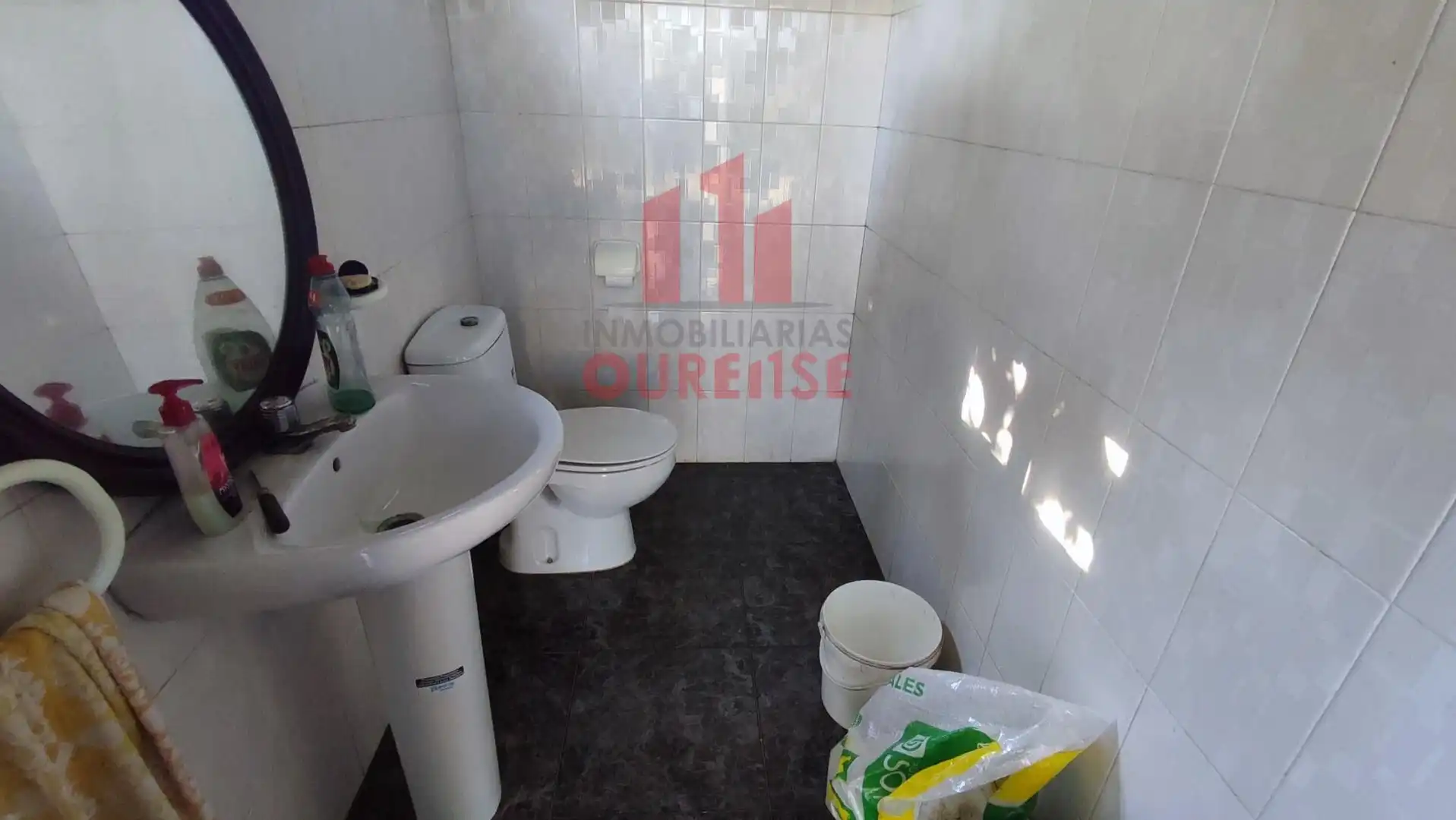 Bathroom of Country homes for sale in San Cibrao das Viñas  with Storage room