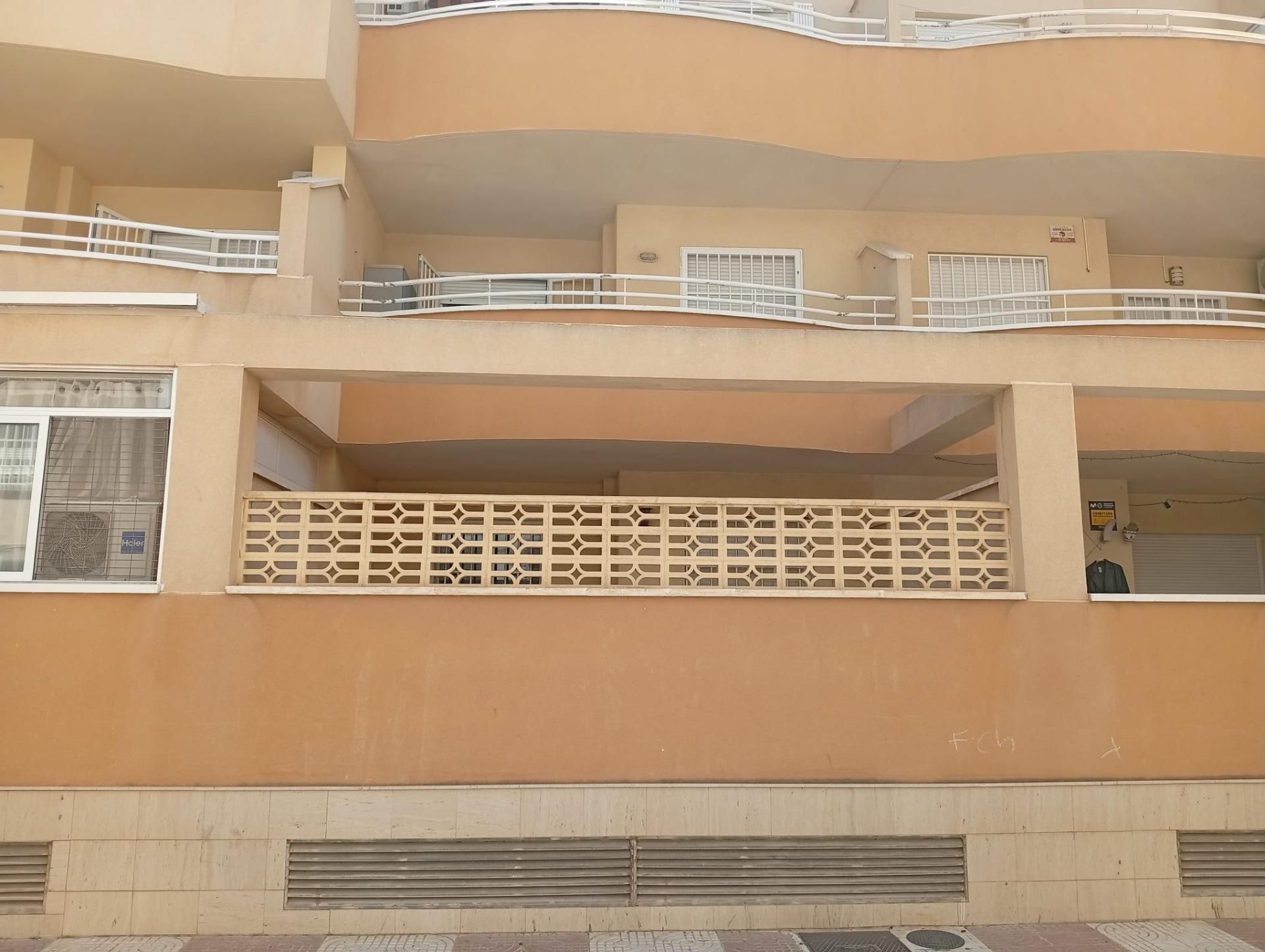 Vista exterior de Planta baixa en venda en Roquetas de Mar amb Terrassa