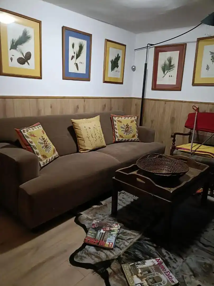 Sala d'estar de Planta baixa en venda en Madrigal de las Altas Torres amb Parquet i Moblat