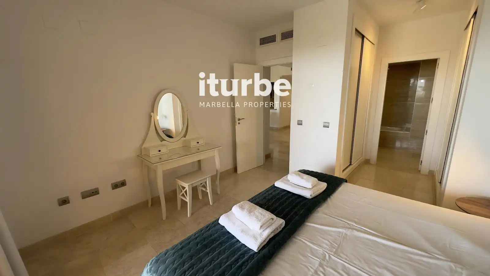 Bedroom of Flat for rent in Benahavís  with Air Conditioner, Terrace and Swimming Pool