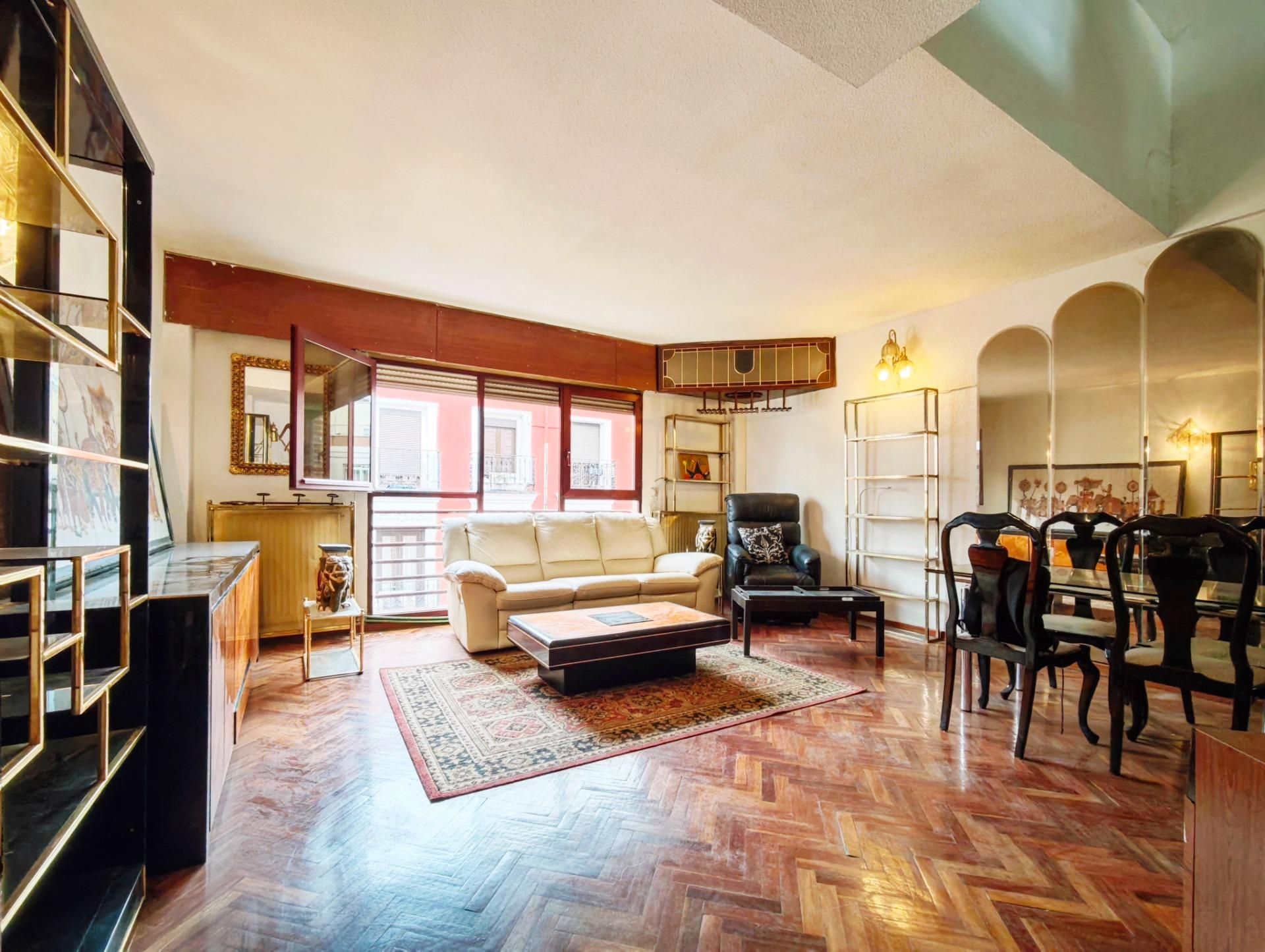 Living room of Attic for sale in  Madrid Capital  with Air Conditioner, Heating and Parquet flooring