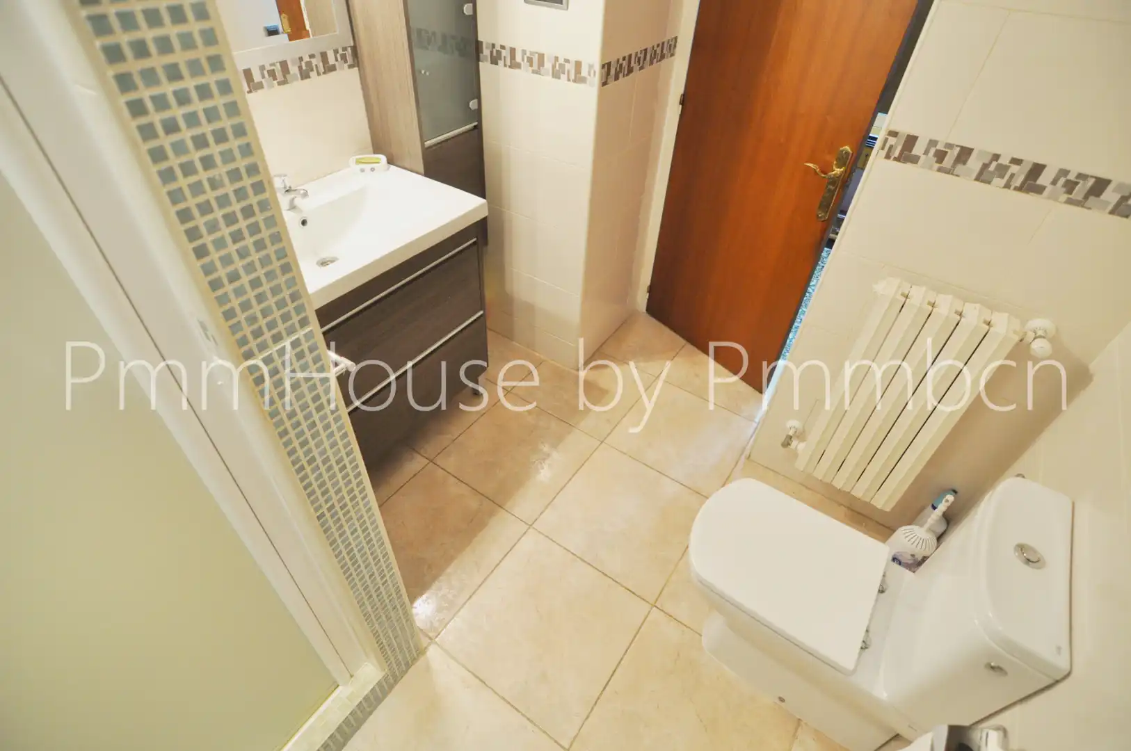 Badezimmer von Gebäude zum Verkauf in Gavà
