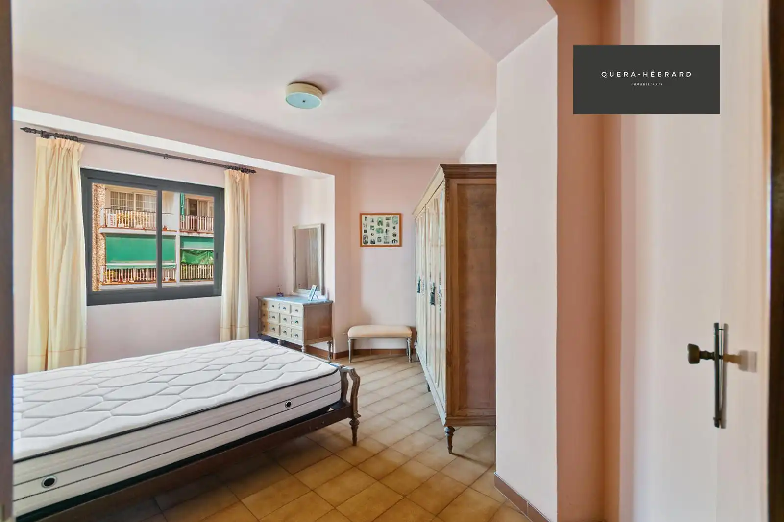 Habitación de Piso en venta en Barcelona con Aire acondicionado, Terraza y Balcón
