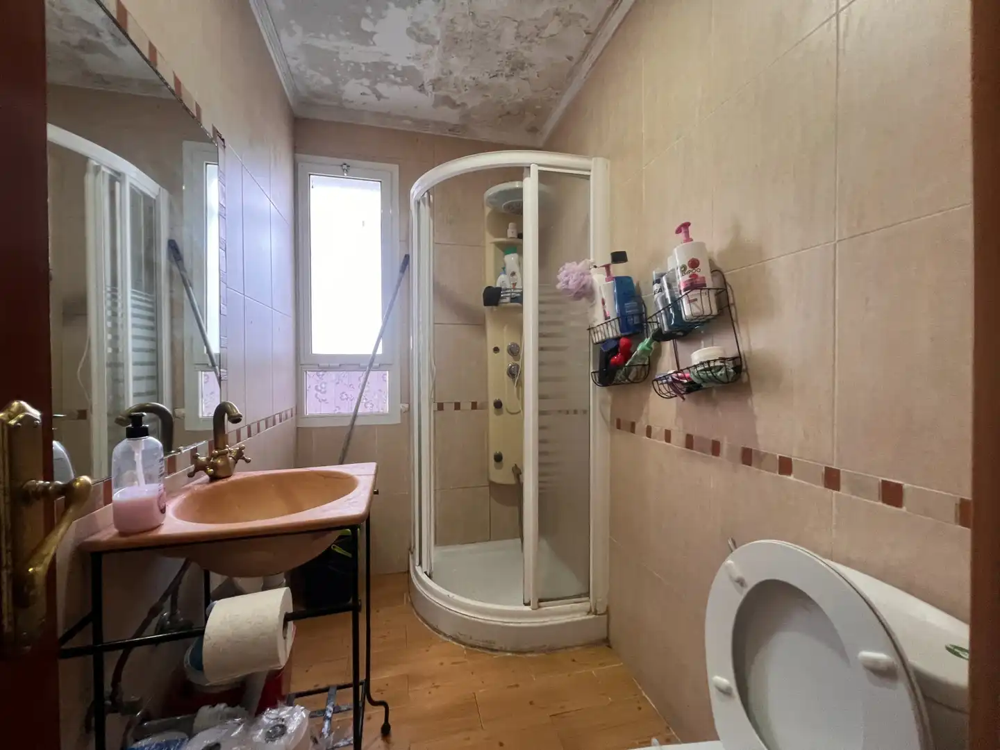 Baño de Piso en venta en Sevilla con Terraza y Balcón