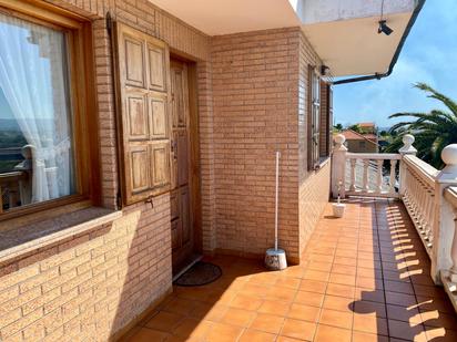 Vista exterior de Casa o xalet en venda en Gijón  amb Calefacció, Jardí privat i Traster