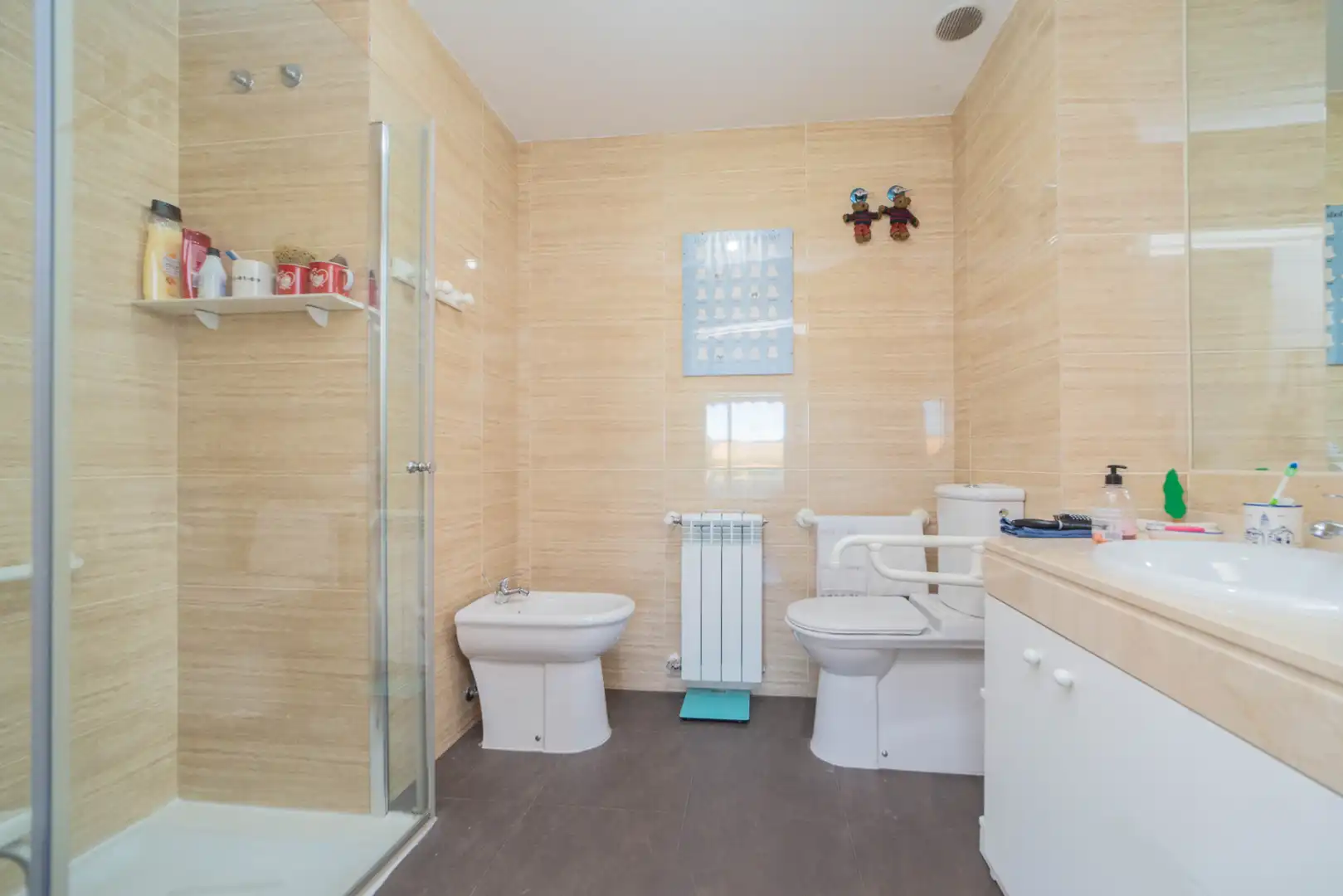 Badezimmer von Wohnungen zum Verkauf in Hispanoamérica - Comunidades