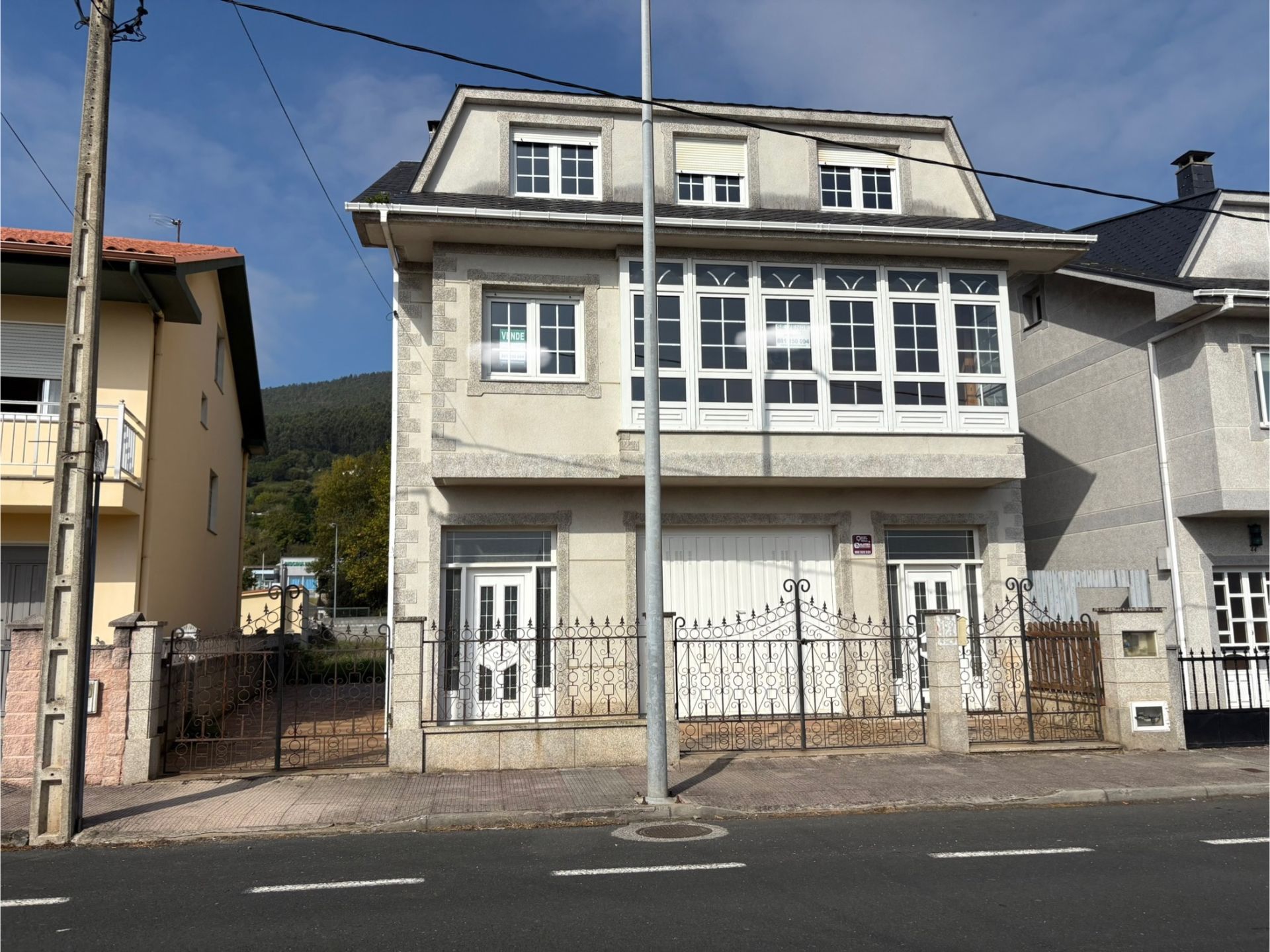 Vista exterior de Casa o xalet en venda en Cariño amb Calefacció, Jardí privat i Parquet
