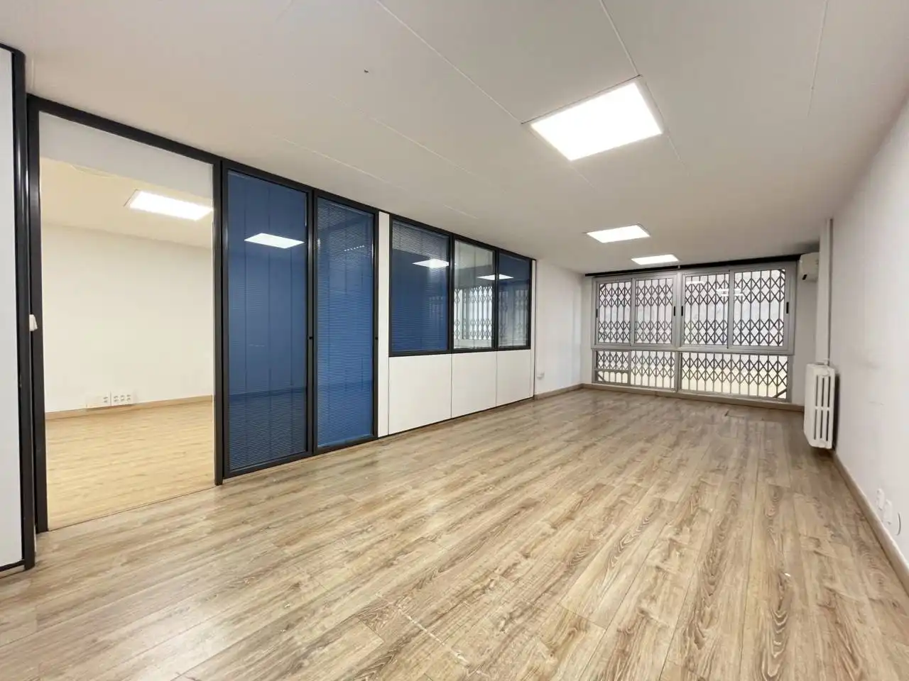 Büro zur Miete in Barcelona mit Klimaanlage, Heizung und Alarm