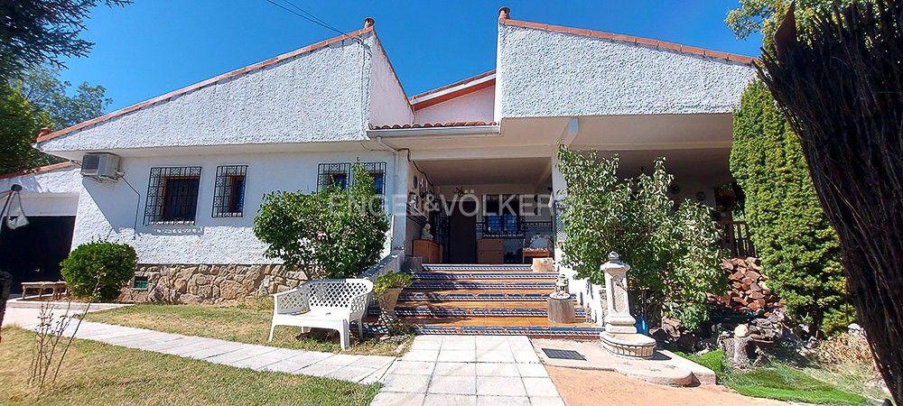 Exterior view of House or chalet for sale in Guadarrama  with Heating and Private garden