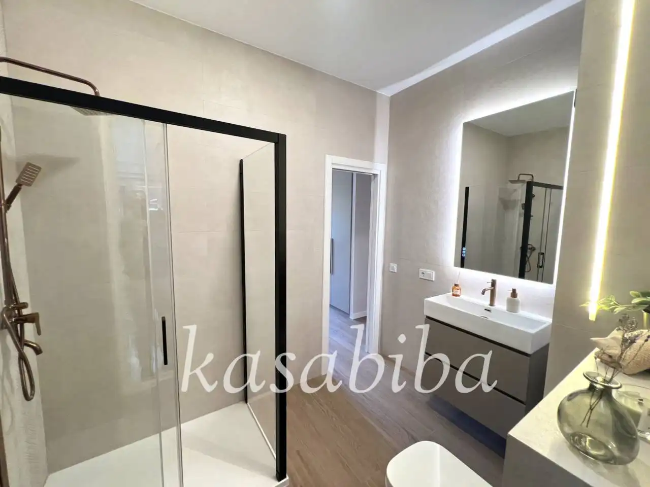 Badezimmer von Wohnung zum Verkauf in Valencia mit Klimaanlage, Heizung und Parkett
