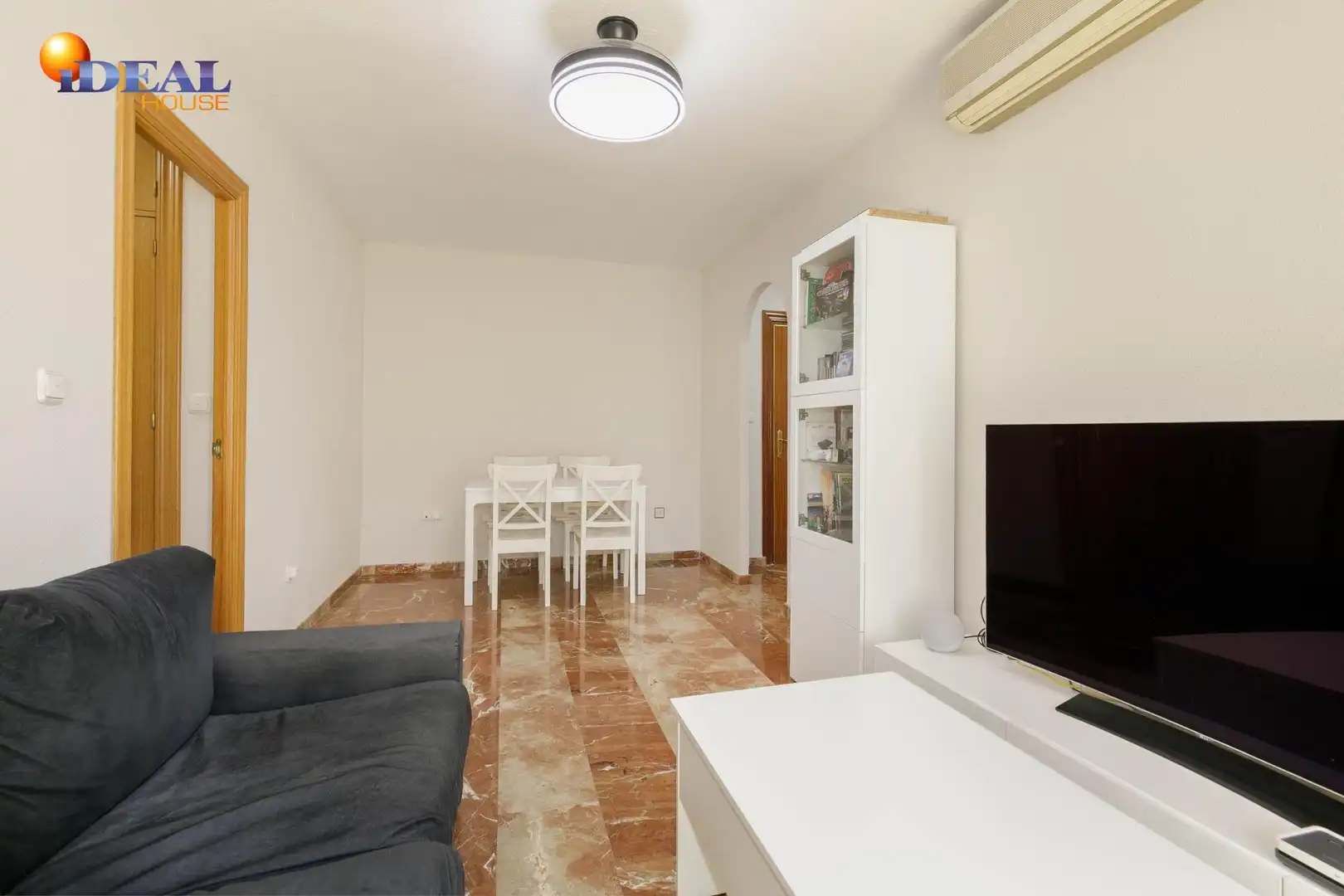 Sala d'estar de Pis en venda en Granada amb Aire condicionat, Terrassa i Balcó
