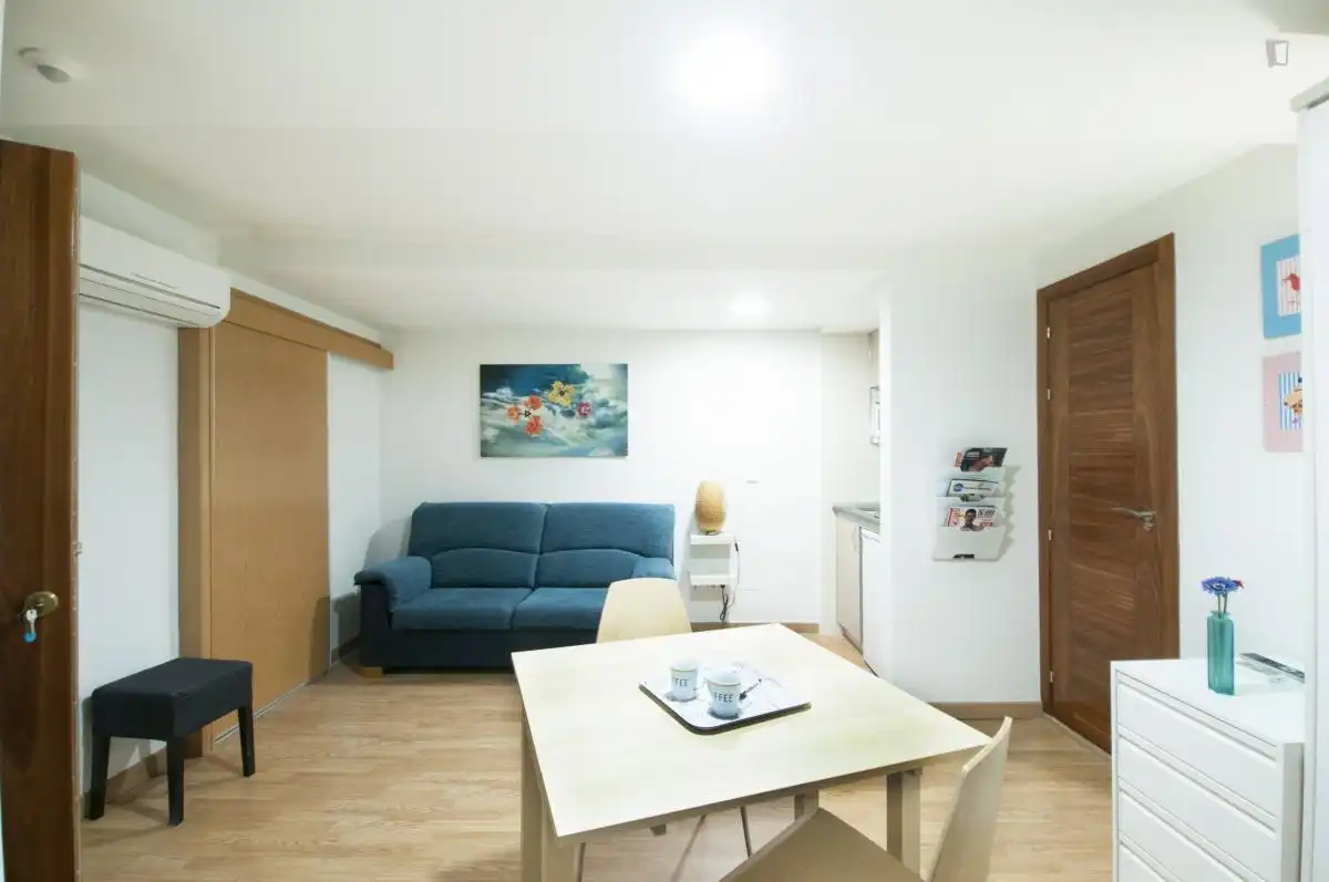 Study for rent in Cortes - Huertas