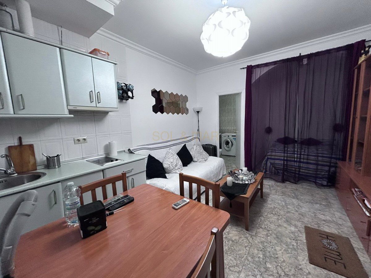 Habitación de Apartamento en venta en Torremolinos con Aire acondicionado y Calefacción