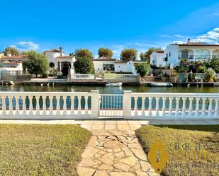 Exterior view of House or chalet for sale in Empuriabrava  with Air Conditioner, Terrace and Swimming Pool