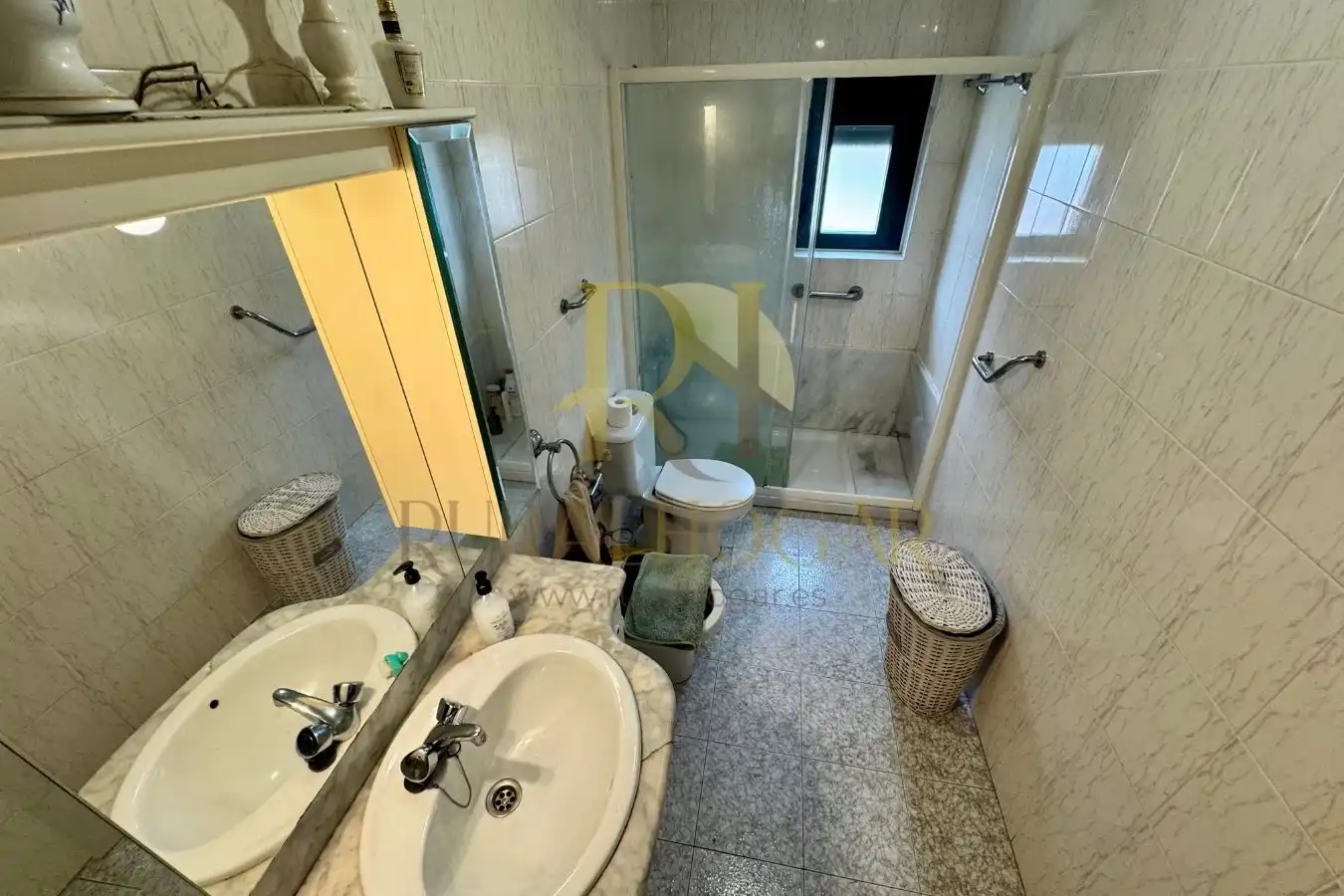 Bany de Casa o xalet en venda en La Pola de Gordón  amb Calefacció i Jardí privat