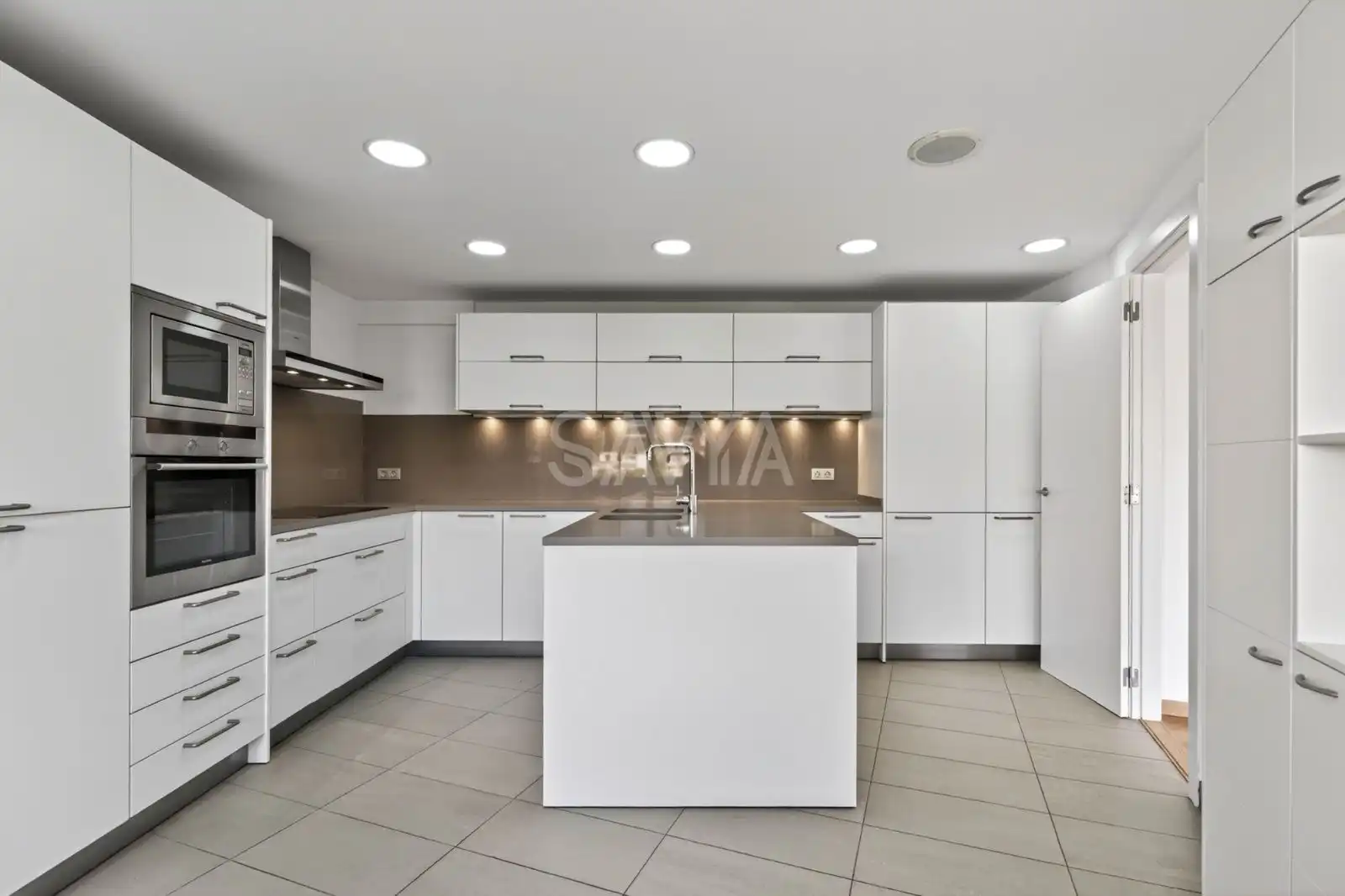 Cocina de Casa o chalet en venta en Barcelona con Aire acondicionado, Terraza y Trastero