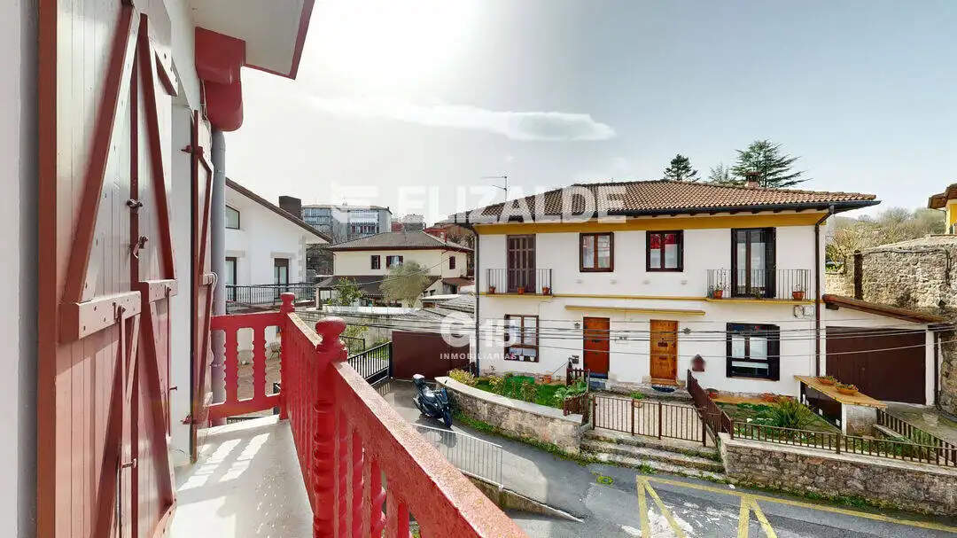 Vista exterior de Piso en venta en Errenteria con Calefacción, Jardín privado y Balcón