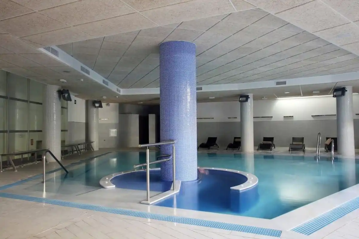 Piscina de Dúplex en venda en Estepona amb Terrassa, Piscina i Jacuzzi