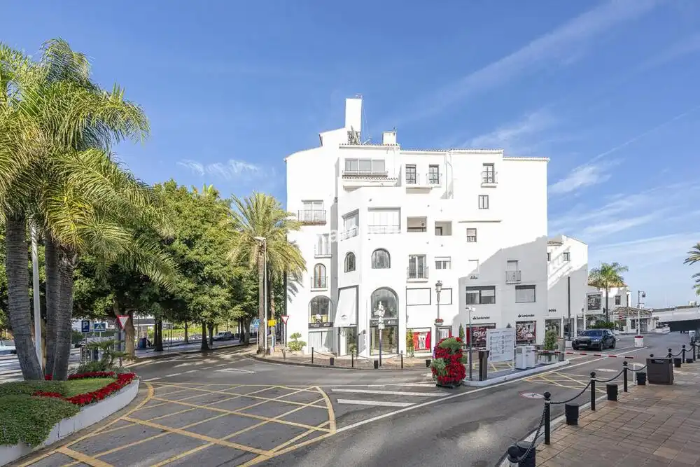 Vista exterior de Apartament de lloguer en Marbella amb Aire condicionat, Terrassa i Moblat