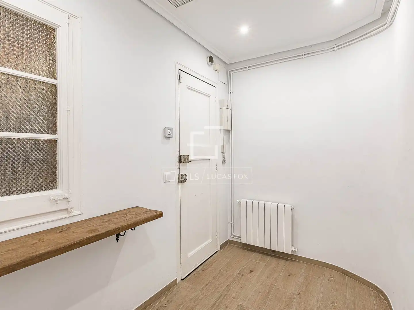 Flat for sale in Barcelona  with Air Conditioner, Heating and Furnished