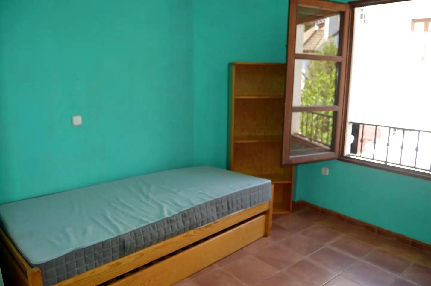 Dormitori de Casa adosada en venda en Olmeda de las Fuentes amb Calefacció i Jardí privat