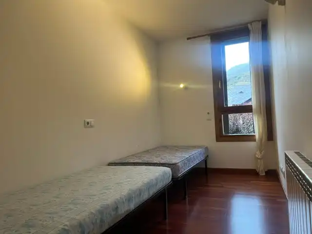 Dormitori de Apartament en venda en Esterri d'Àneu amb Calefacció, Parquet i Traster