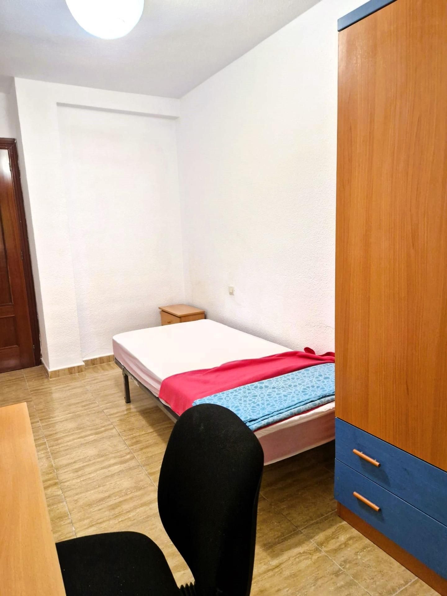 Flat to share in Avenida Madrid, San Ildefonso, Beiro