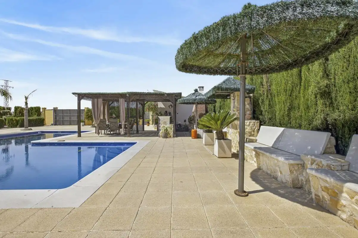 Terrassa de Casa o xalet en venda en Lora del Río amb Aire condicionat, Calefacció i Jardí privat