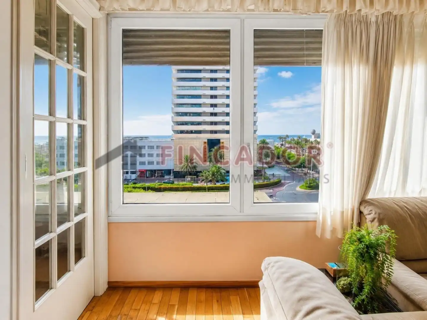 Vista exterior de Piso en venta en Barcelona con Calefacción y Parquet