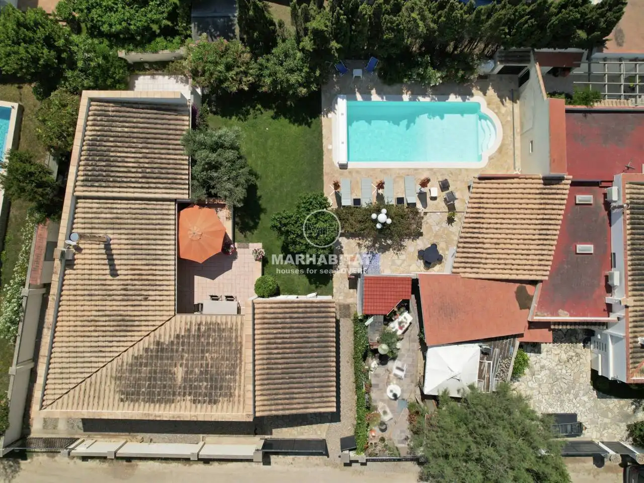 Vista exterior de Casa o xalet en venda en L'Escala amb Aire condicionat, Jardí privat i Terrassa