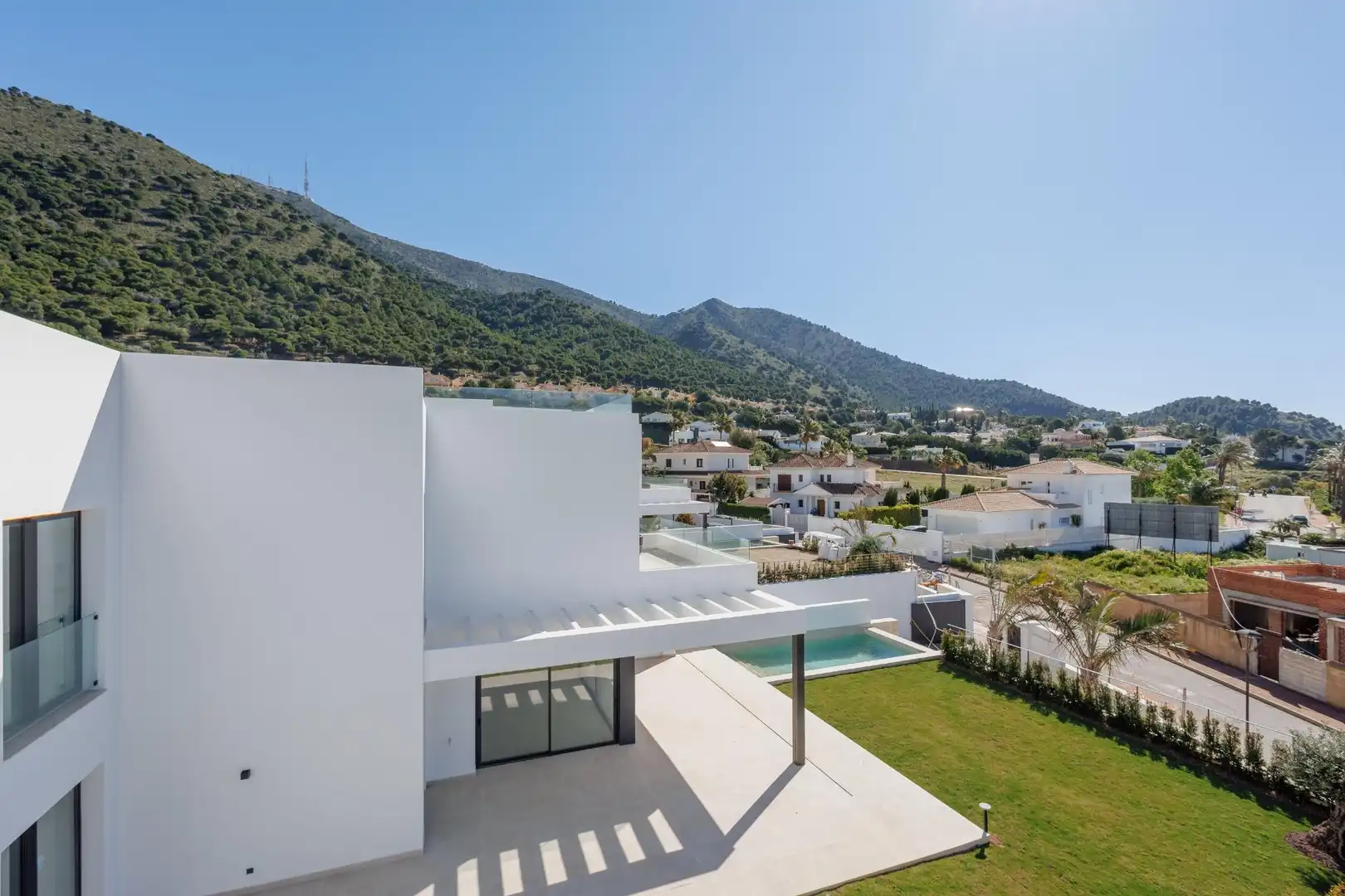 Vista exterior de Casa o xalet en venda en Mijas amb Aire condicionat, Calefacció i Jardí privat