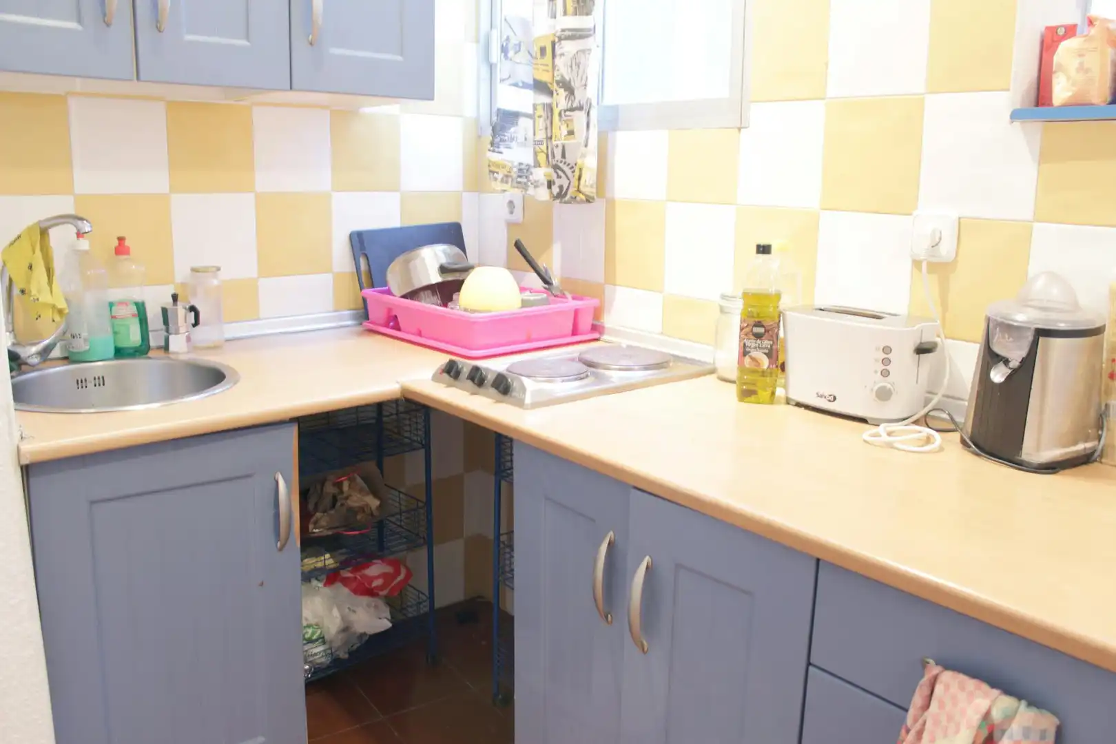 Kitchen of Flat for share in Sevilla  with Furnished, Washing machine and TV