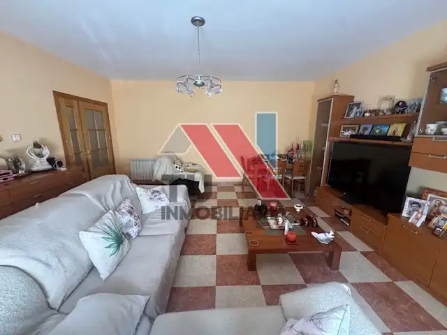 Sala de estar de Casa o chalet en venta en Novés con Terraza y Balcón