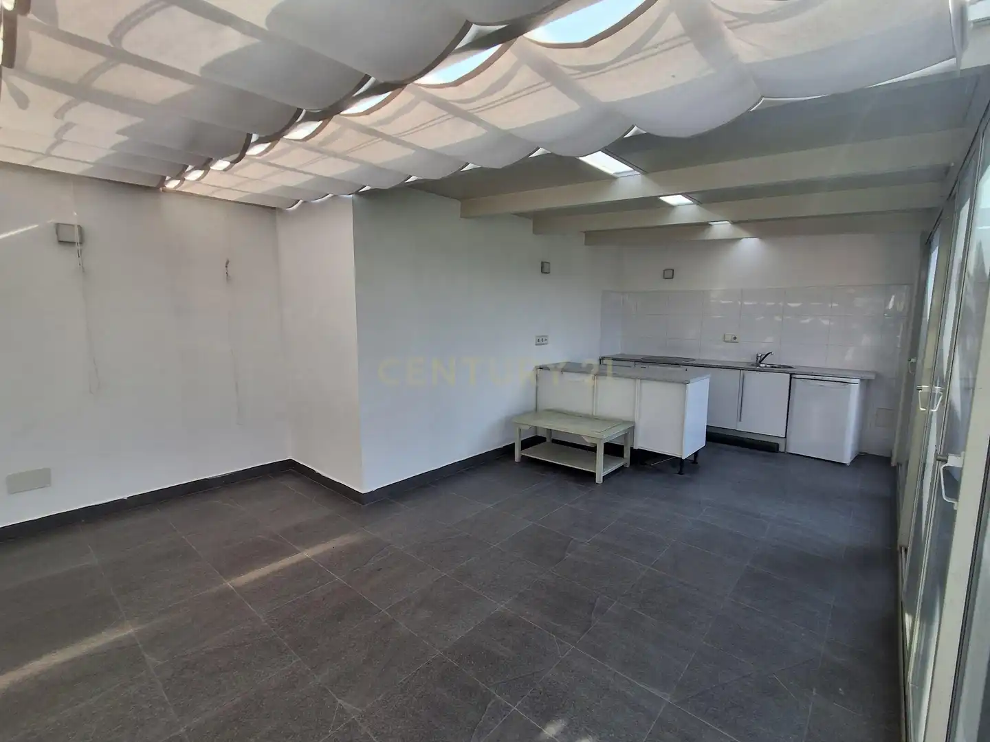 Cuina de Dúplex de lloguer en Pozuelo de Alarcón amb Aire condicionat, Forn i Rentadora