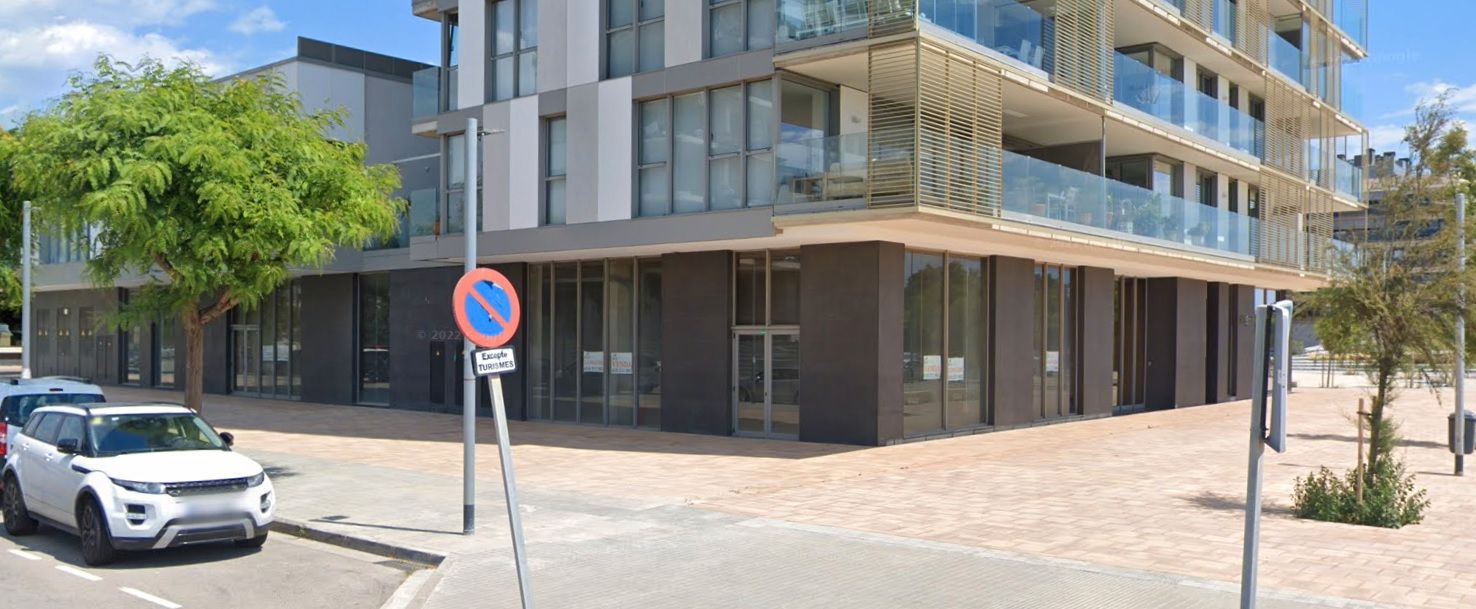 Vista exterior de Local en venda en Mataró