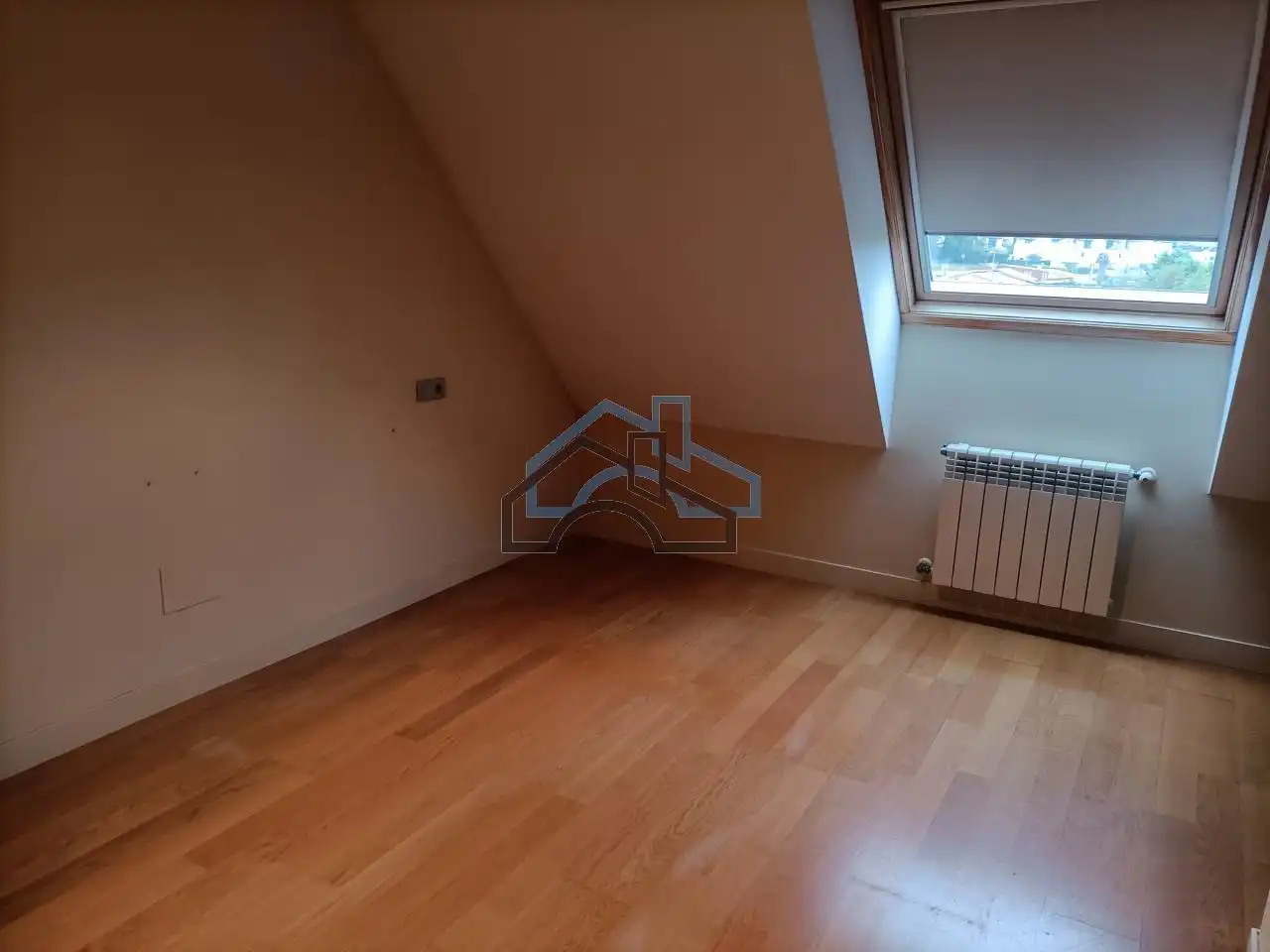 Schlafzimmer von Dachboden zur Miete in Cambre  mit Heizung, Parkett und Terrasse