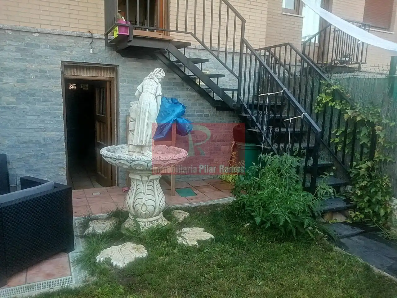 Adossat amb jardí en venda a Valverde de la Virgen, imagen 2