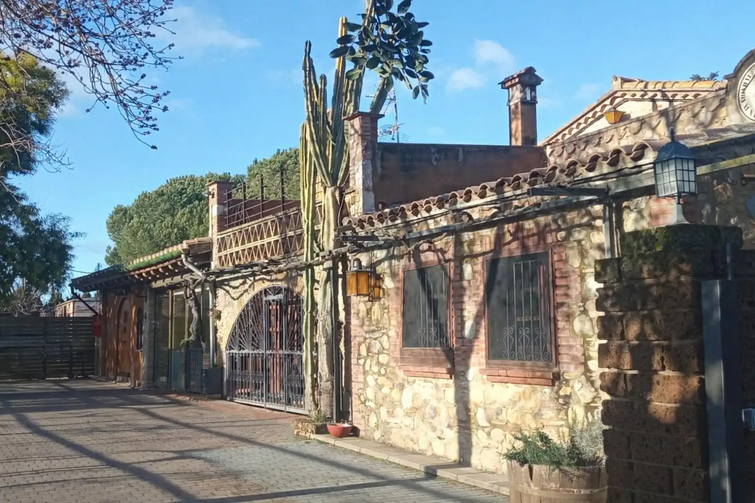 Exterior view of Commercial properties for sale in Peralada