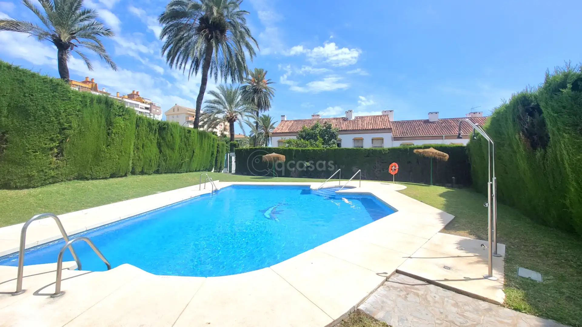 Piscina de Casa adosada en venda en Benalmádena amb Aire condicionat, Calefacció i Terrassa