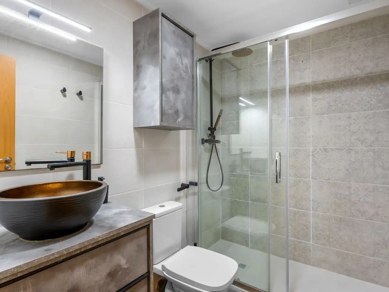 Bany de Apartament en venda en Alicante / Alacant amb Aire condicionat, Calefacció i Terrassa