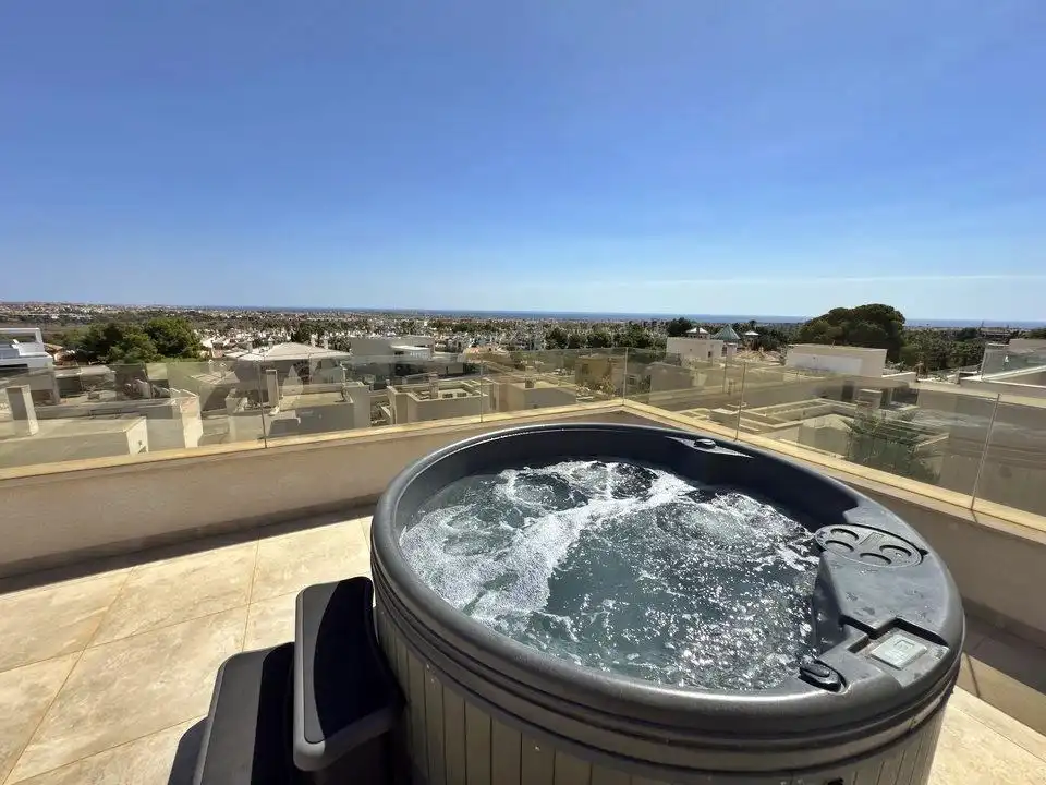 Terrassa de Casa o xalet en venda en Orihuela amb Aire condicionat, Calefacció i Jardí privat