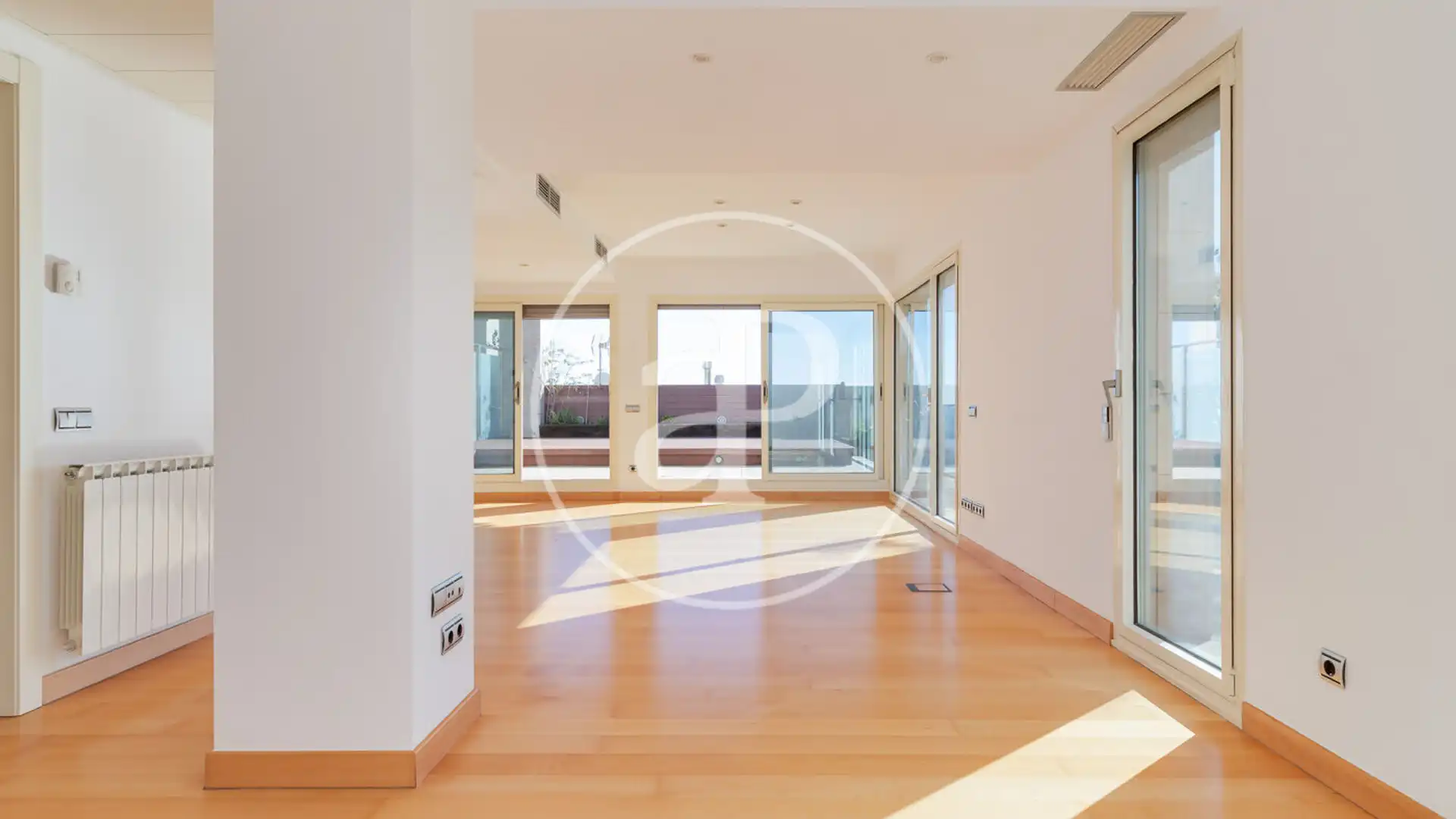 Living room of Attic for sale in  Barcelona Capital  with Air Conditioner, Heating and Private garden